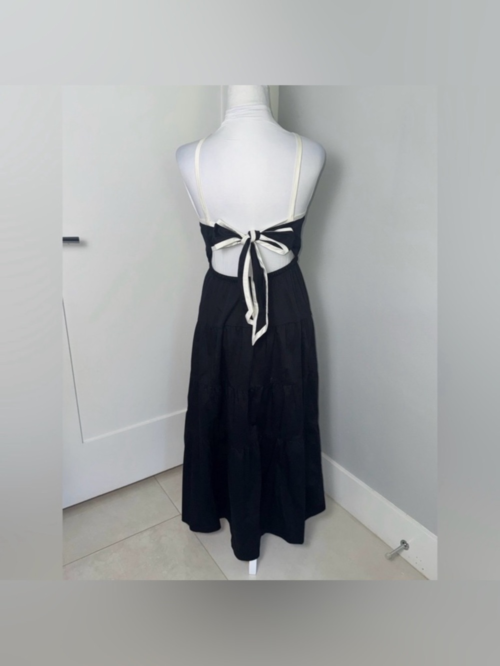 Alice + Olivia Hartley Gathered Midi Dress/ Size 0 - Picture 7 of 10